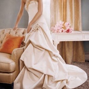 Brand new Alvina Valenta Couture wedding gown